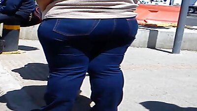 ஒரு இளம் மாணவனுடன் காரில் கடின உடலுறவு