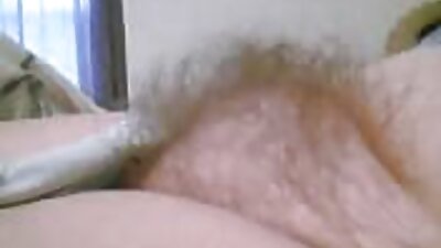 இனிமையான மாதிரிகள் கலைஞரின் ஆண்குறியை வருடின