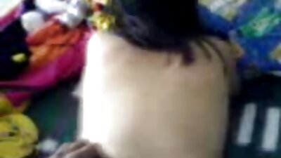 ஒரு கொழுத்த பிச் அவளது புழையை ஃபாலஸால் மசாஜ் செய்தது
