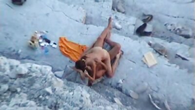 உற்சாகமடைந்த உறுப்பினர் தனது மனைவியை படுக்கையில் புணர்ந்தார்