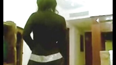 நம்பிக்கையுள்ள பையன் தனது காதலியை பொது இடத்தில் புணர்ந்தான்