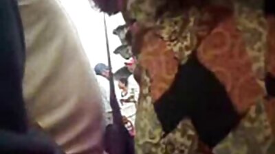 மேஜர் மனிதன் படுக்கையில் உள்ள அவளது ஒரு பரத்தையை புணர்ந்தான்
